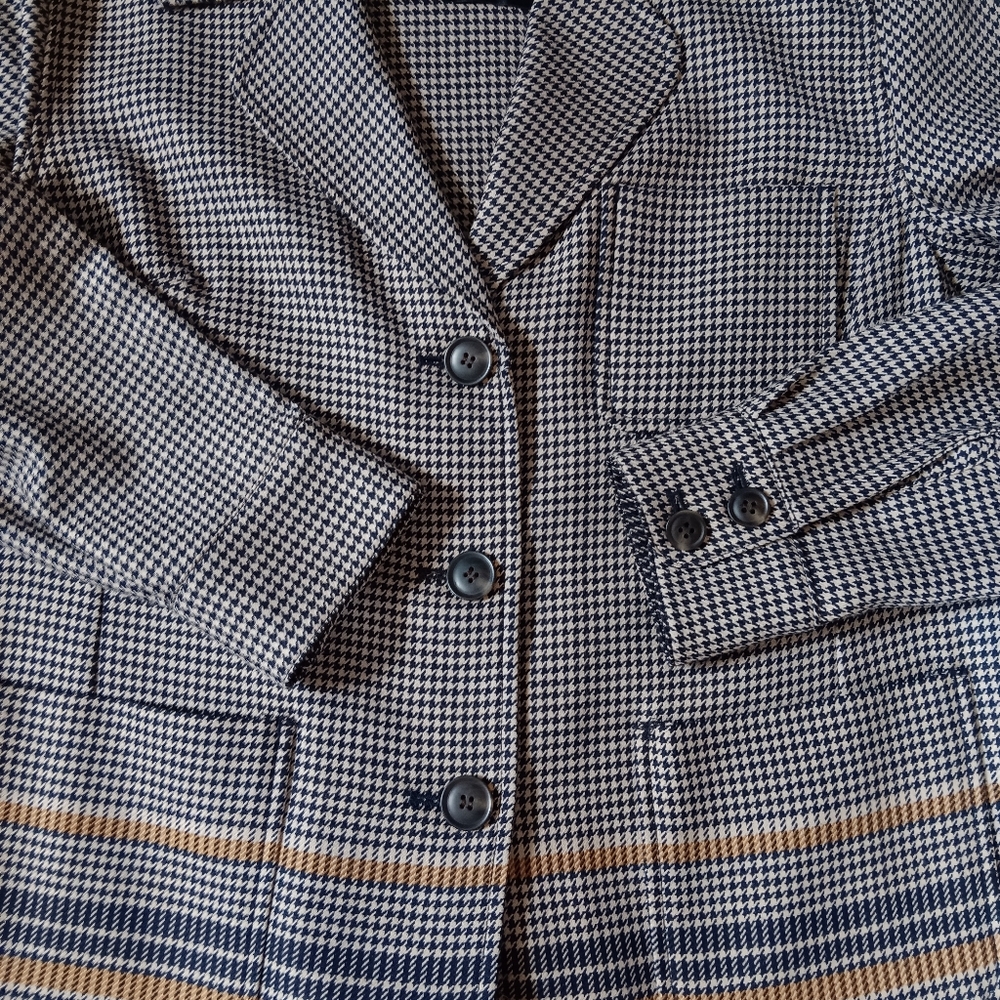 Pendleton Women's Houndstooth Blazer with Striped Hem - Picture 4 of 4